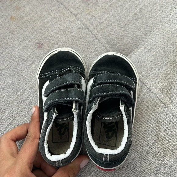 Vans Kids Black & White Velcro Old Skool Sneakers - Picture 4 of 6